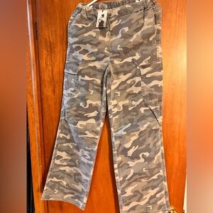 Women’s cargo pants -size Medium